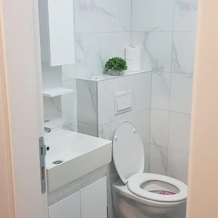Apartment Stan Na Dan Centar 7